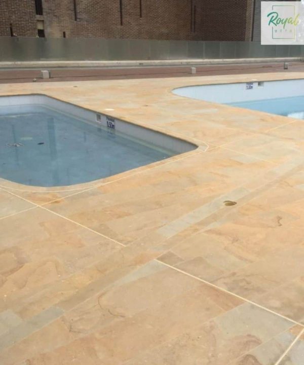 Piscina en marmol royal dorado
