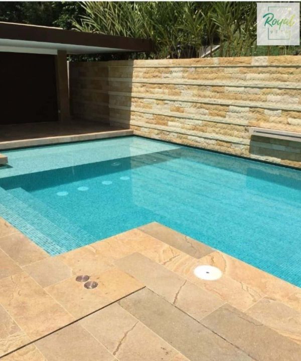 Piscina en marmol royal dorado
