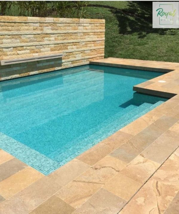 Piscina en marmol royal dorado