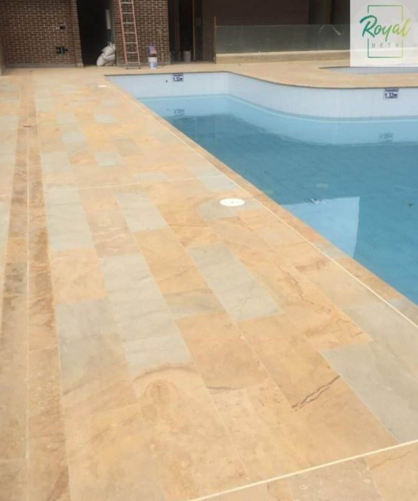 Piscina en marmol royal dorado